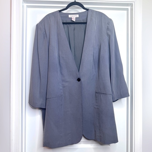 Vintage Signatures 💯Silk Blazer w/ Button Closure
and Shoulder Pads - Picture 1 of 6